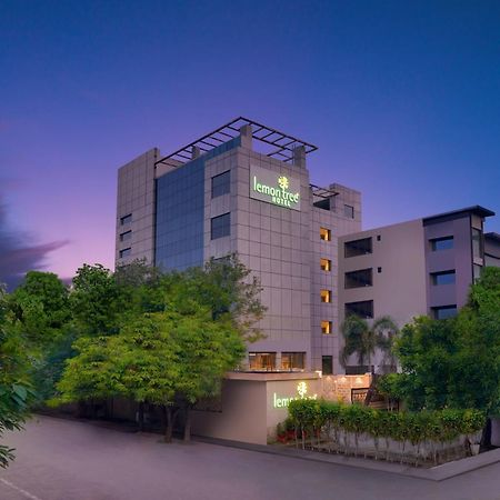 Lemon Tree Hotel, Noida Bagian luar foto