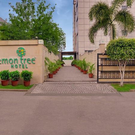 Lemon Tree Hotel, Noida Bagian luar foto