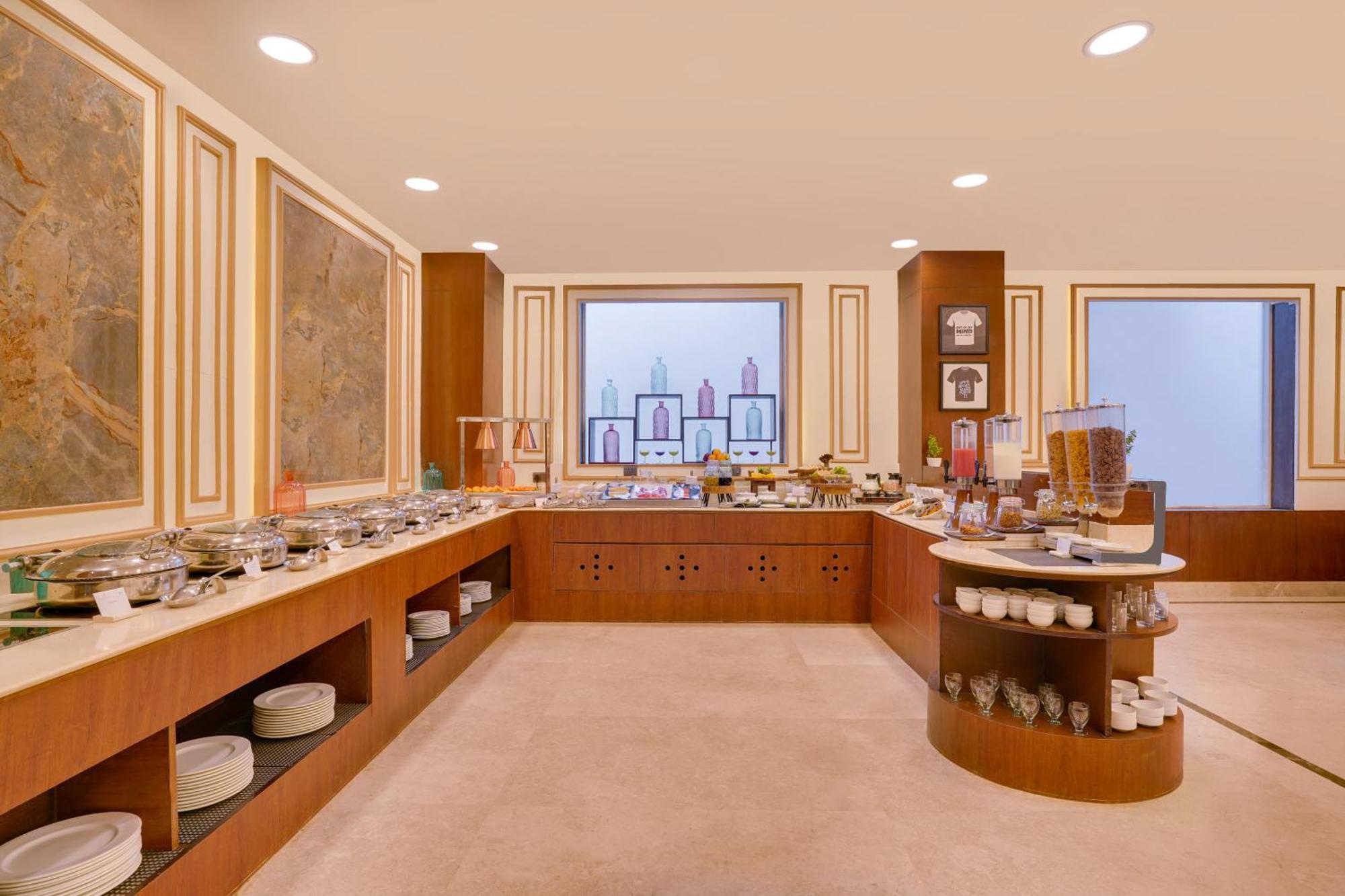 Lemon Tree Hotel, Noida Bagian luar foto