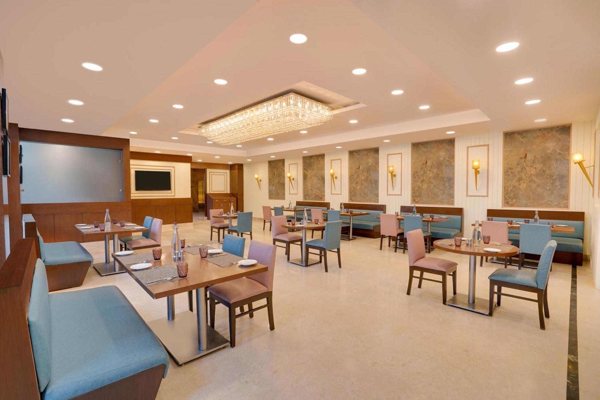 Lemon Tree Hotel, Noida Bagian luar foto