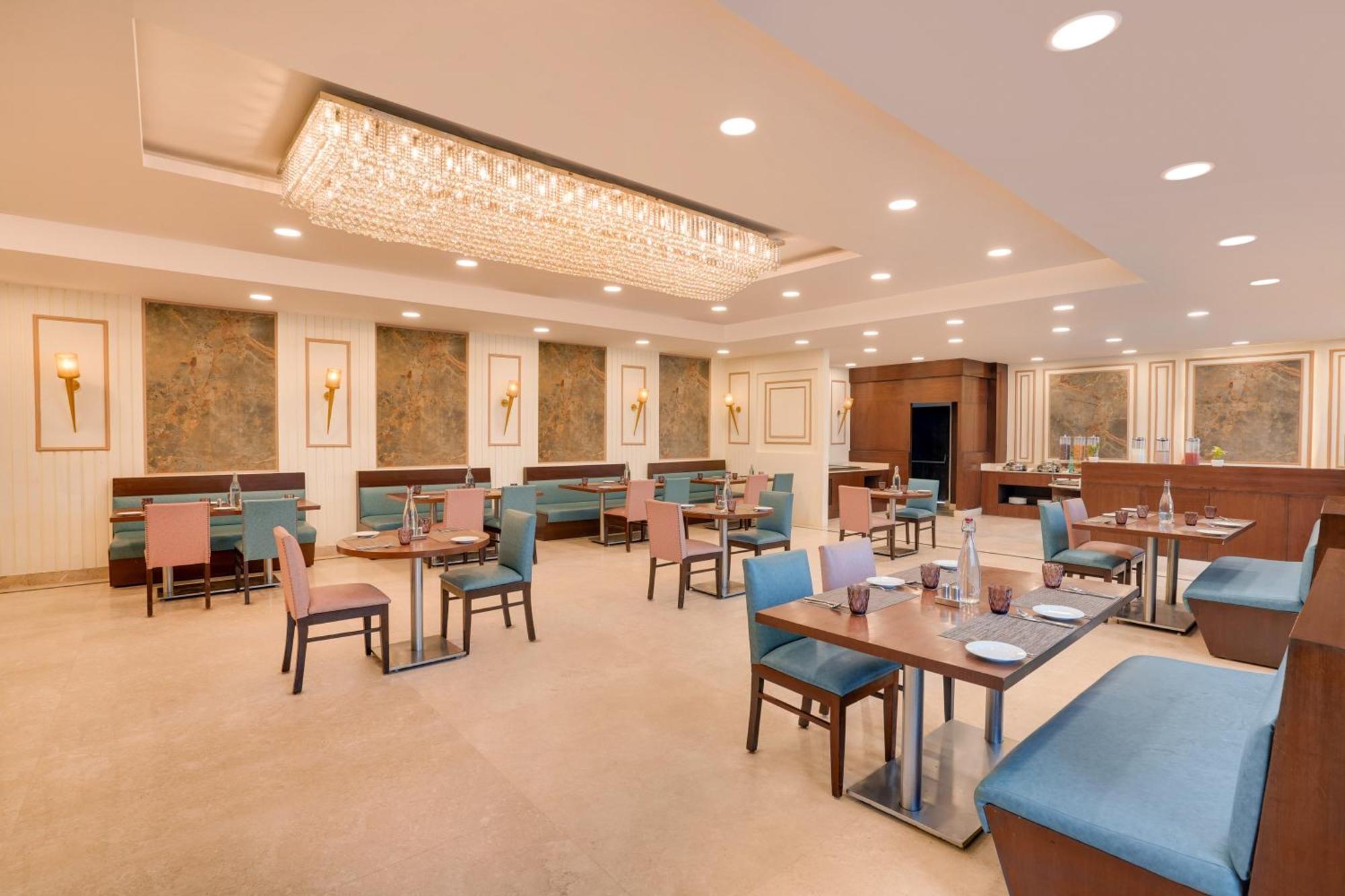 Lemon Tree Hotel, Noida Bagian luar foto
