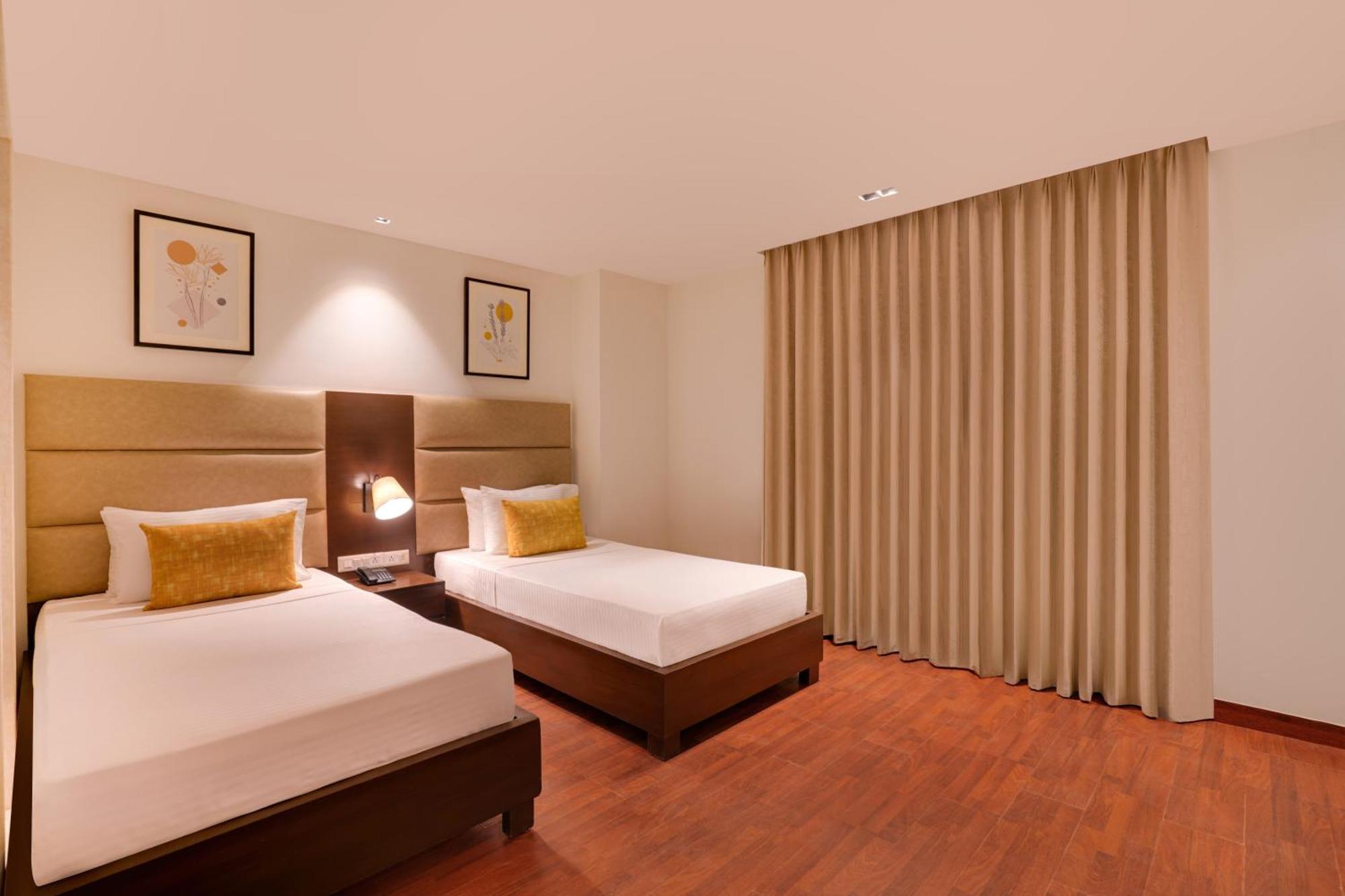 Lemon Tree Hotel, Noida Bagian luar foto