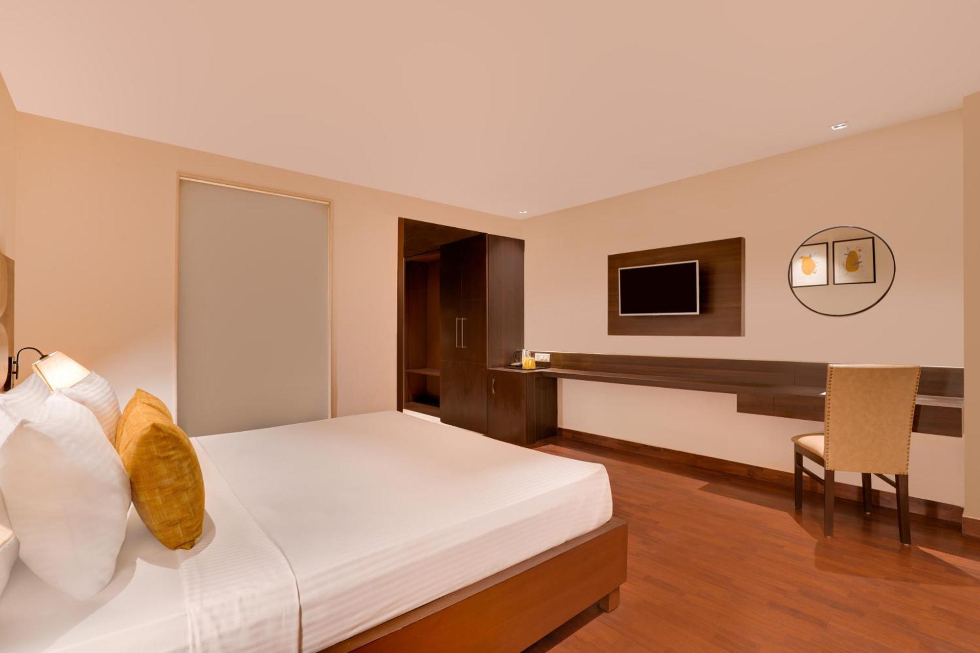 Lemon Tree Hotel, Noida Bagian luar foto