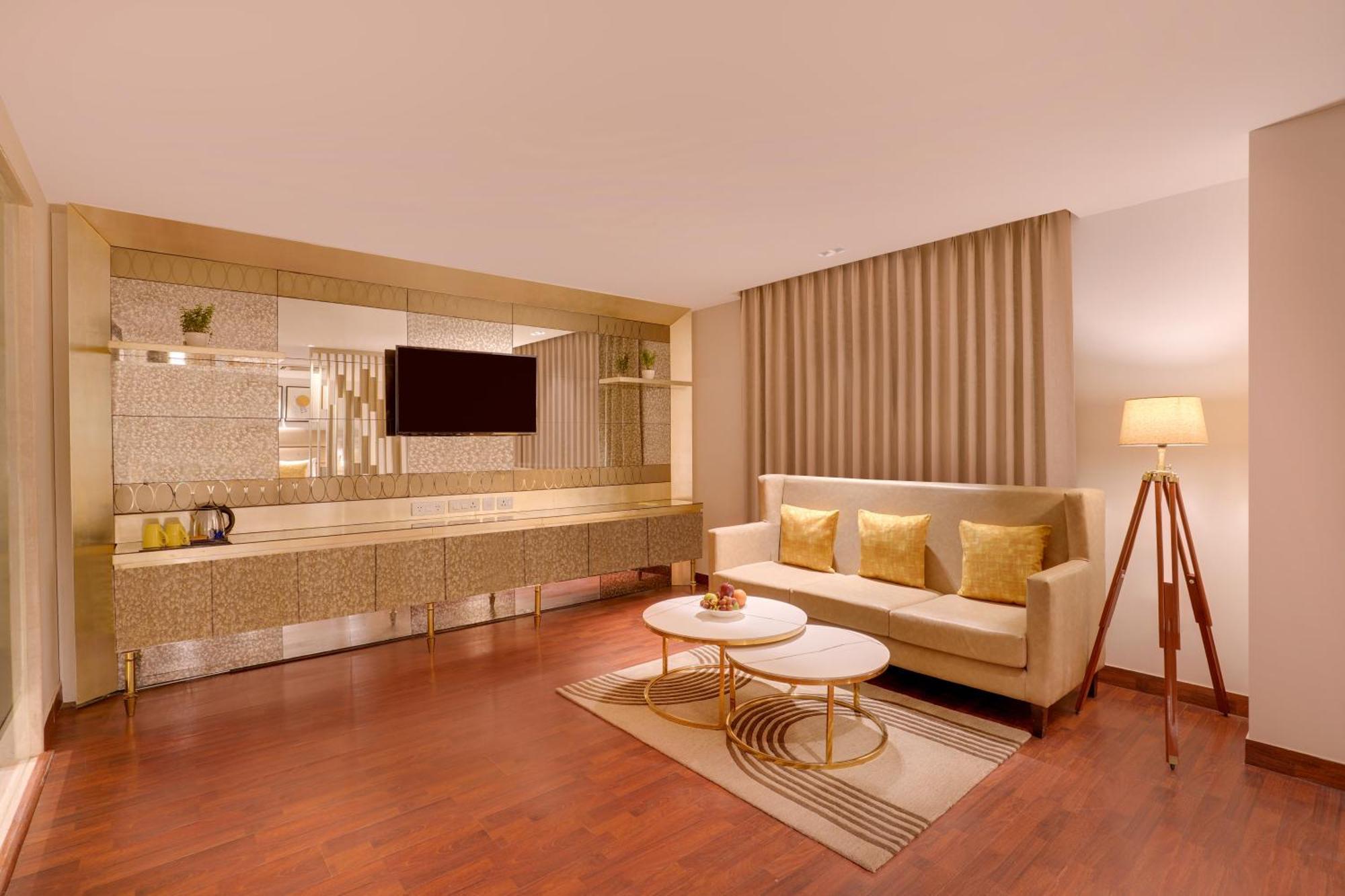 Lemon Tree Hotel, Noida Bagian luar foto