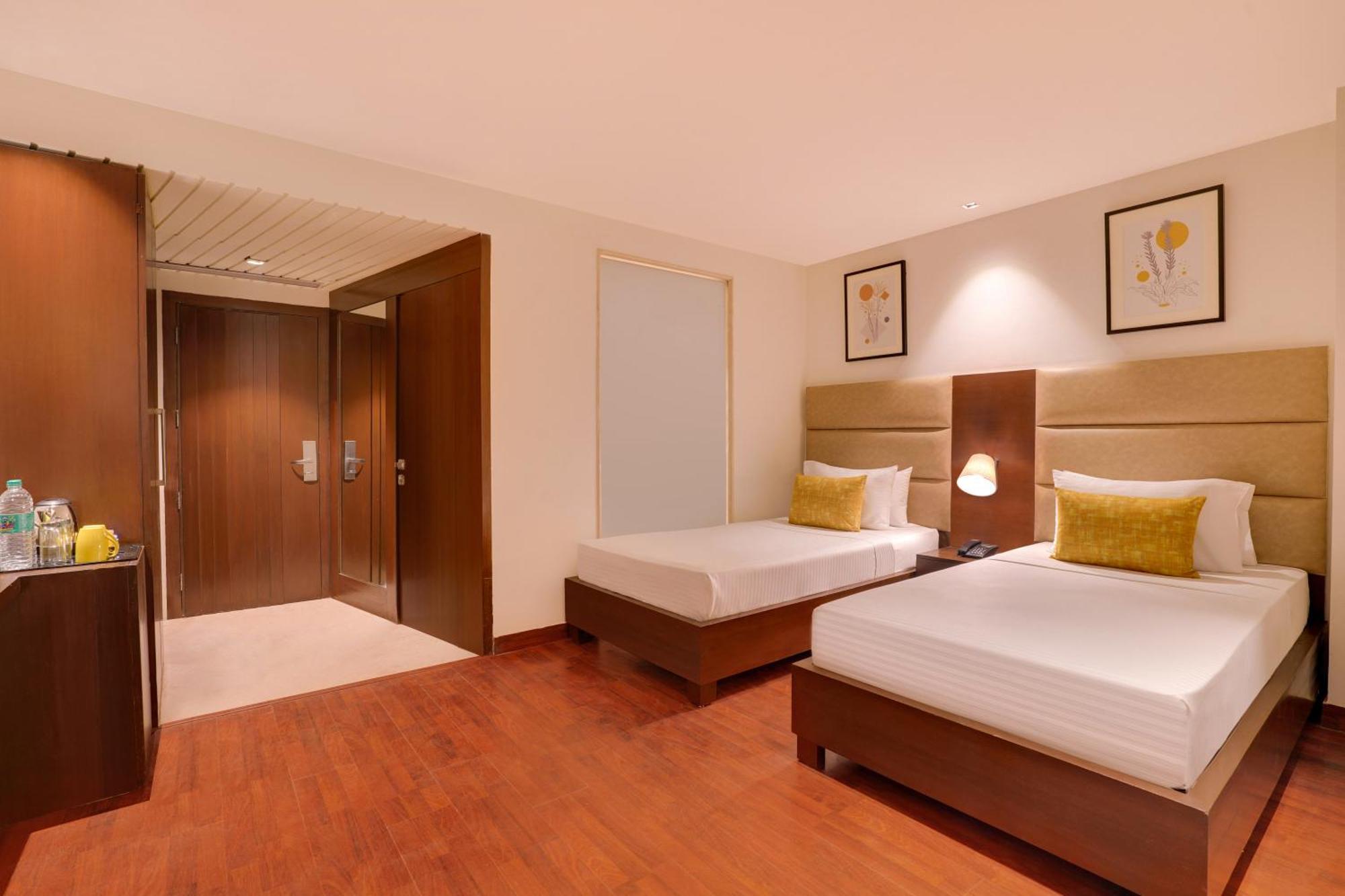 Lemon Tree Hotel, Noida Bagian luar foto