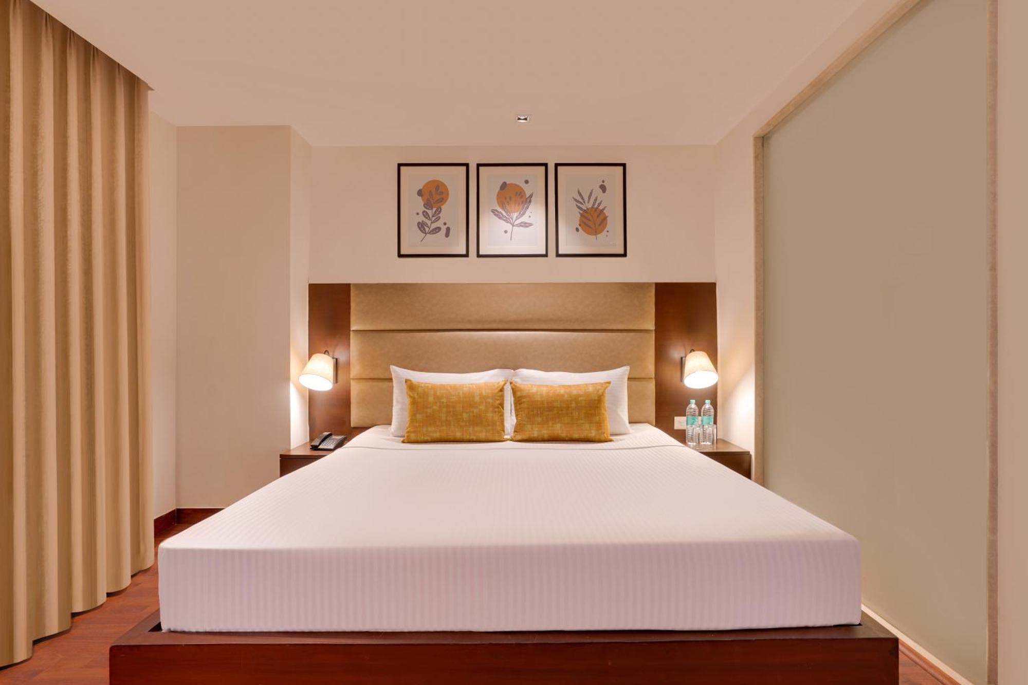 Lemon Tree Hotel, Noida Bagian luar foto