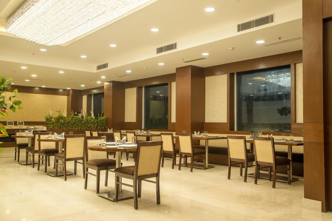 Lemon Tree Hotel, Noida Bagian luar foto