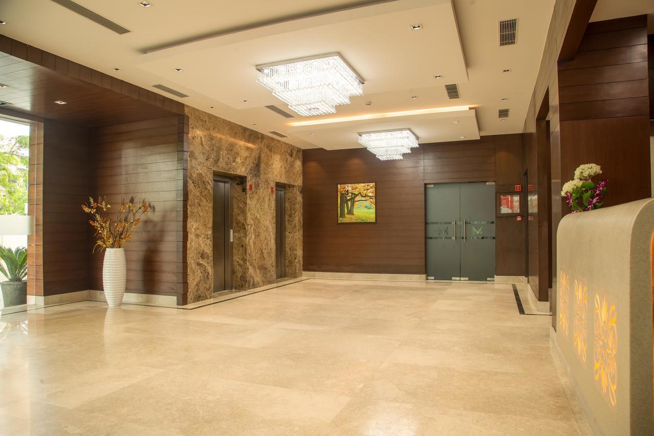 Lemon Tree Hotel, Noida Bagian luar foto