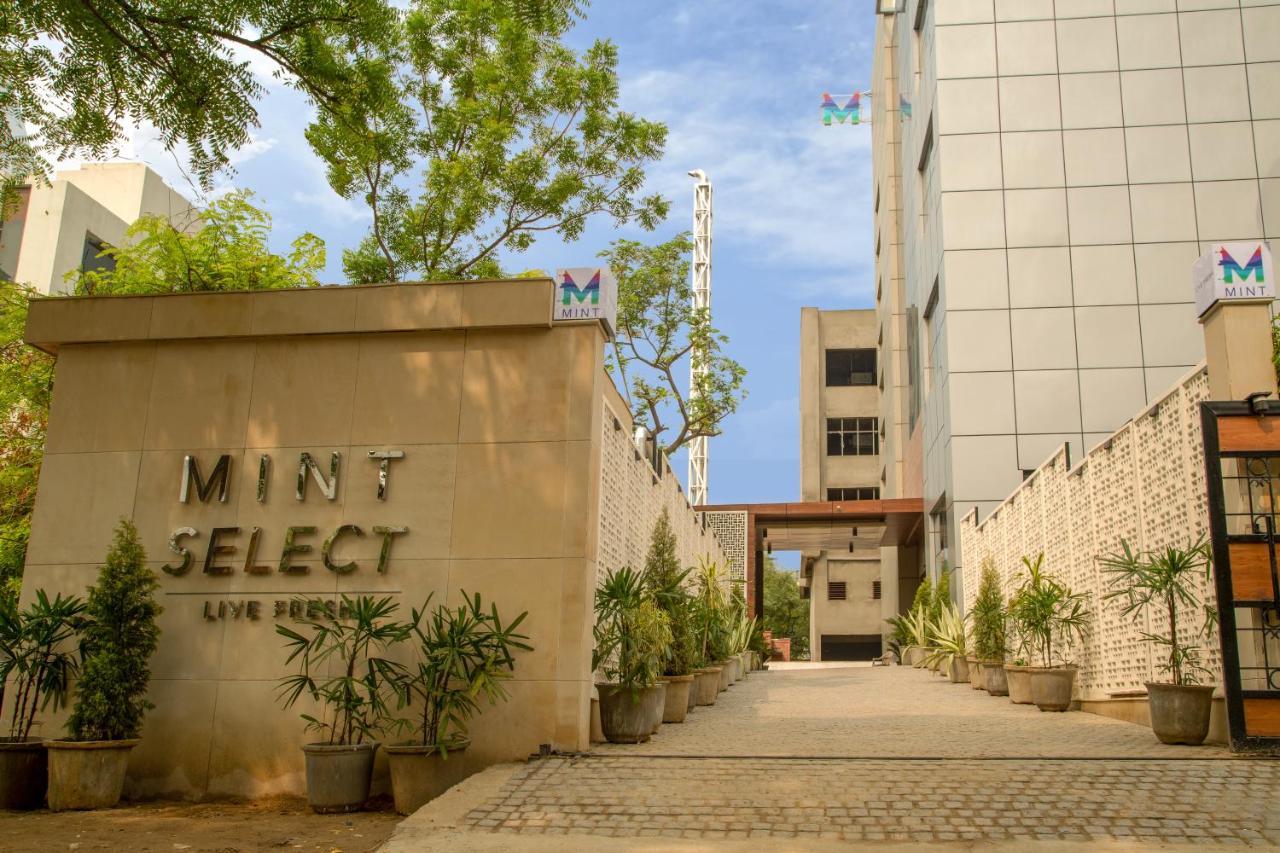 Lemon Tree Hotel, Noida Bagian luar foto