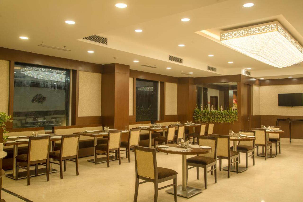Lemon Tree Hotel, Noida Bagian luar foto