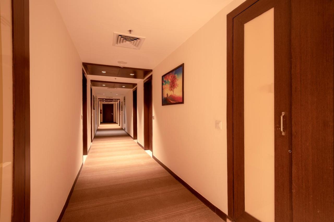 Lemon Tree Hotel, Noida Bagian luar foto