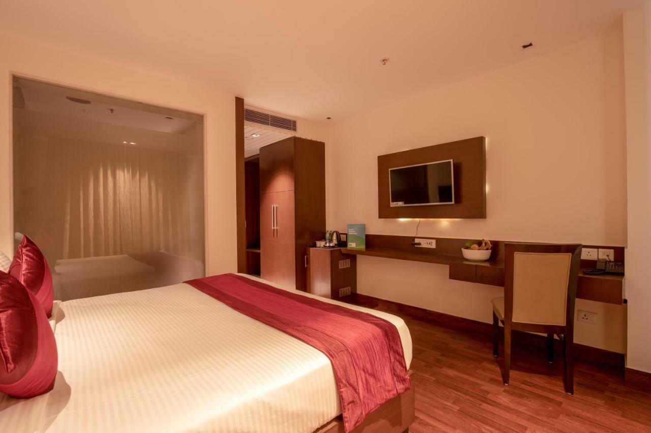 Lemon Tree Hotel, Noida Bagian luar foto
