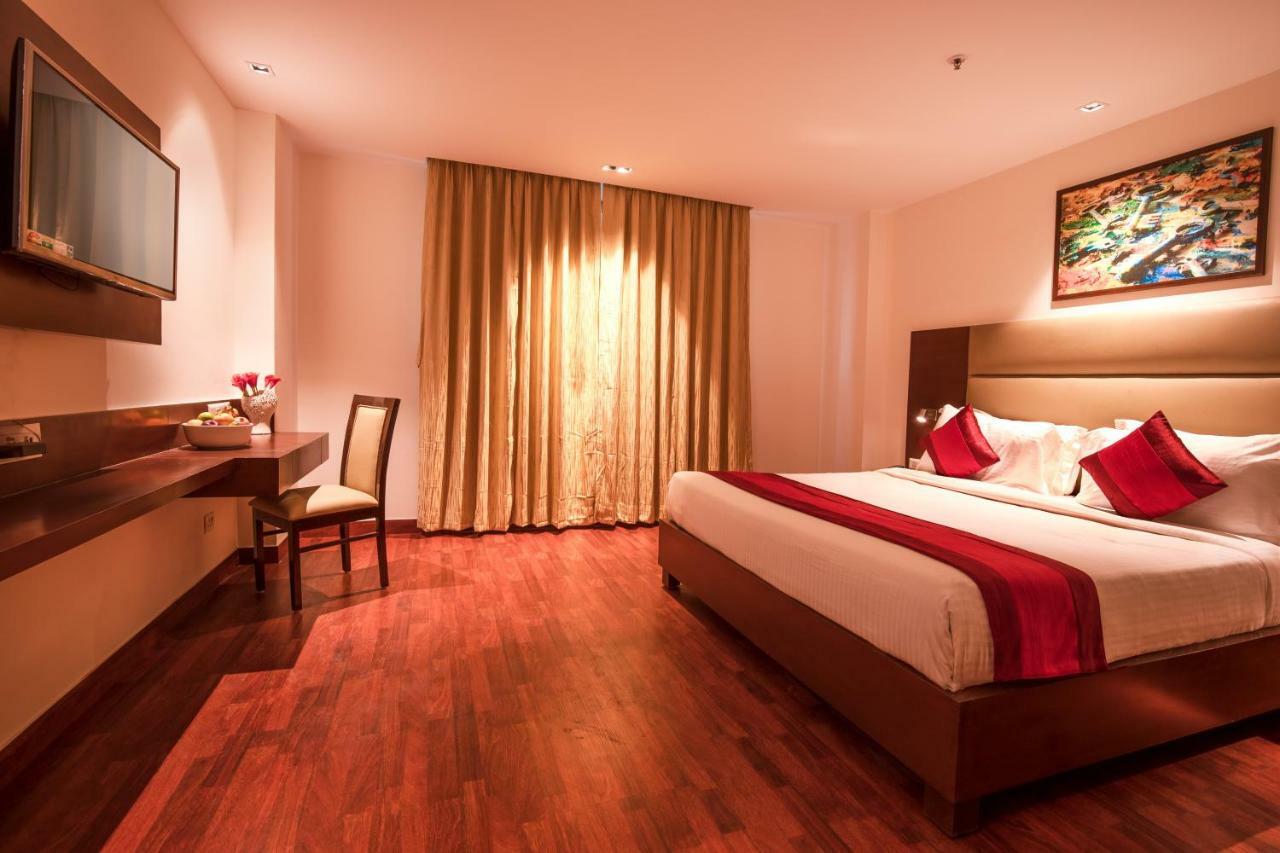 Lemon Tree Hotel, Noida Bagian luar foto
