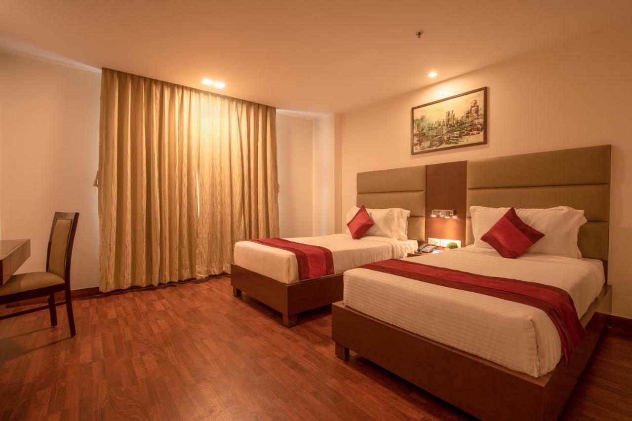 Lemon Tree Hotel, Noida Bagian luar foto