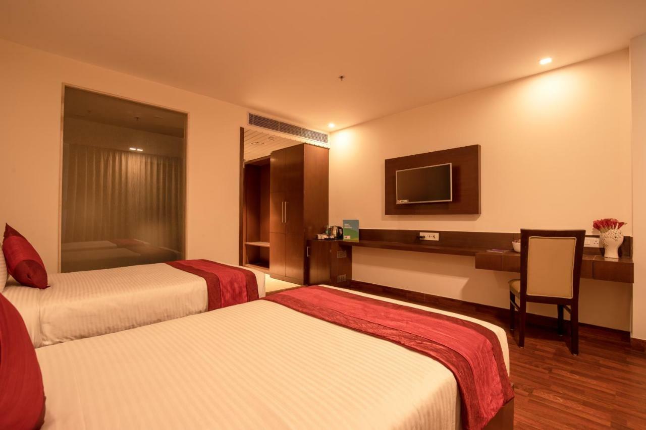 Lemon Tree Hotel, Noida Bagian luar foto
